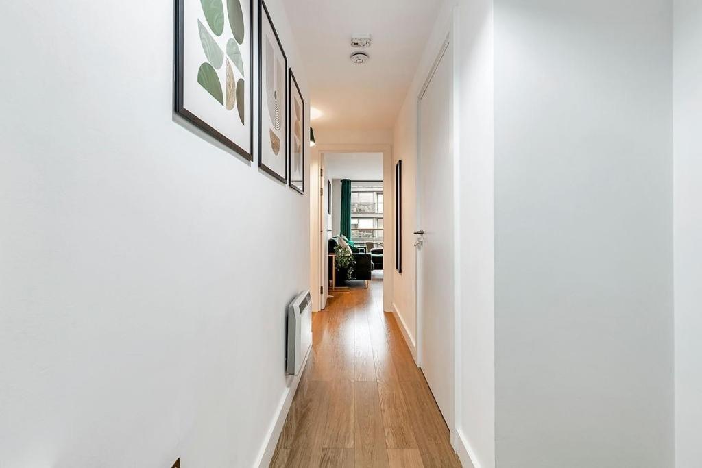 Appartement Stylish With Free Parking And Canal Views Londen