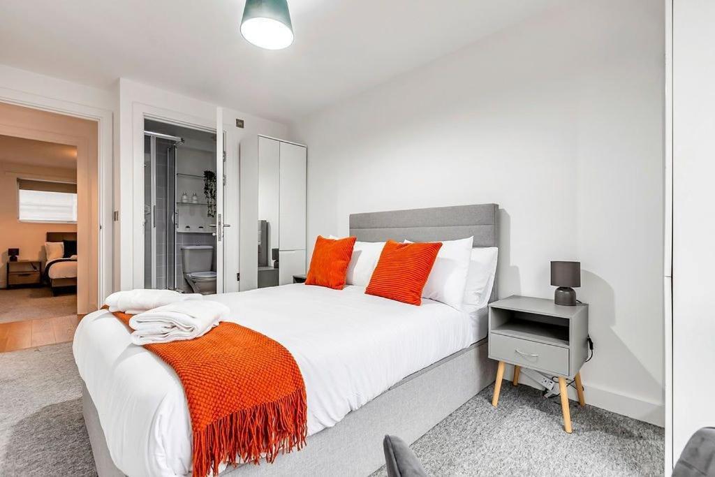 Stylish With Free Parking And Canal Views Londen