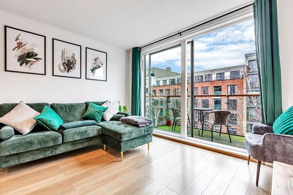 Stylish With Free Parking And Canal Views Londen
